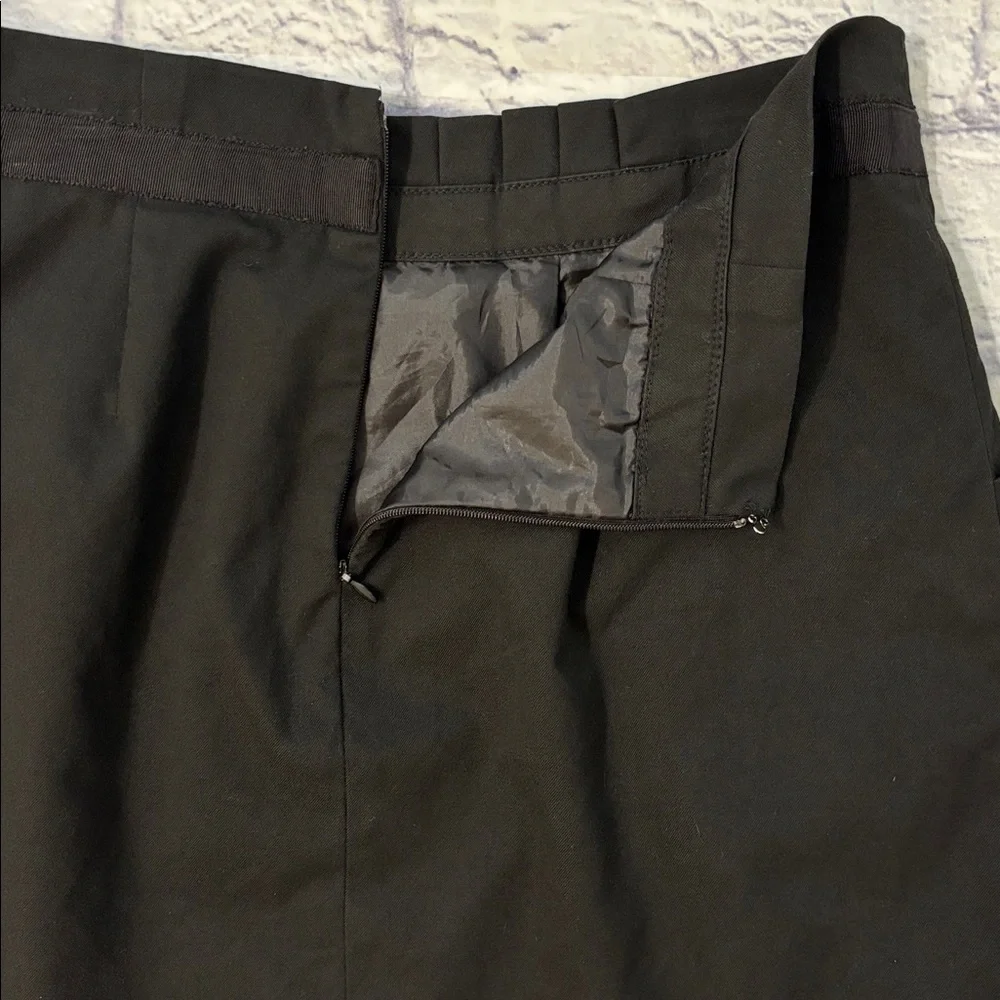 GAP Pleated Front Classic Black Skirt Large Pockets Lined Interior Size 6